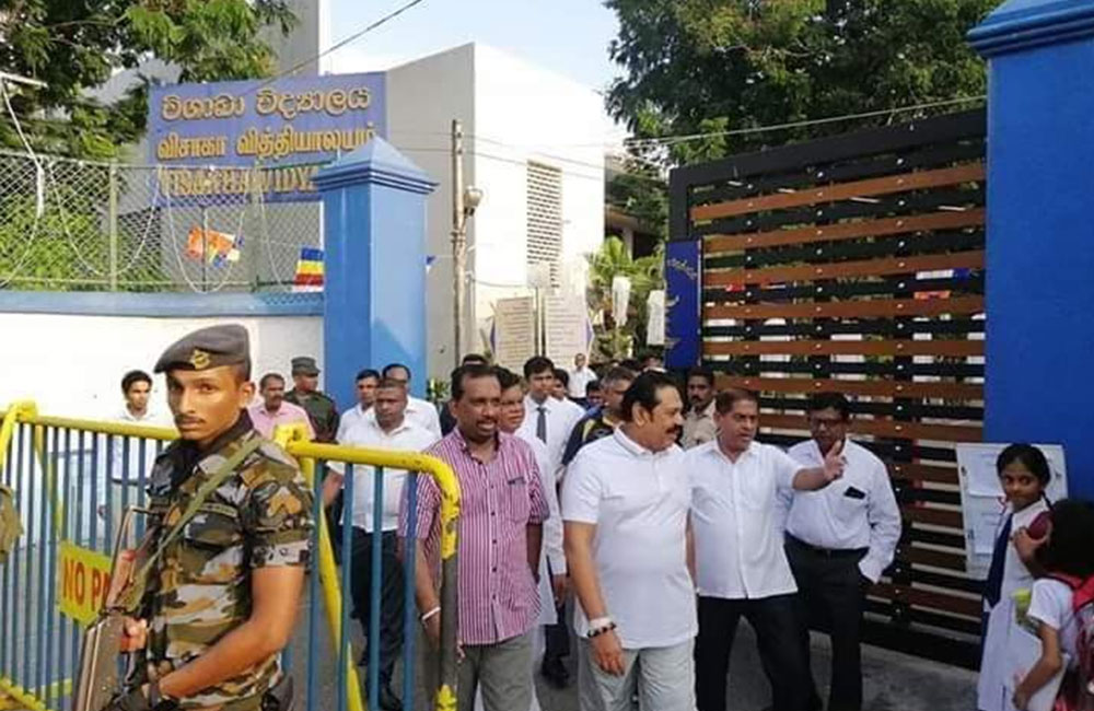 රවී ගියේ මැයි 6 : අද පාසැල් ගිය මහින්දට - එජාපෙන් දැඩි විවේචනයක් !