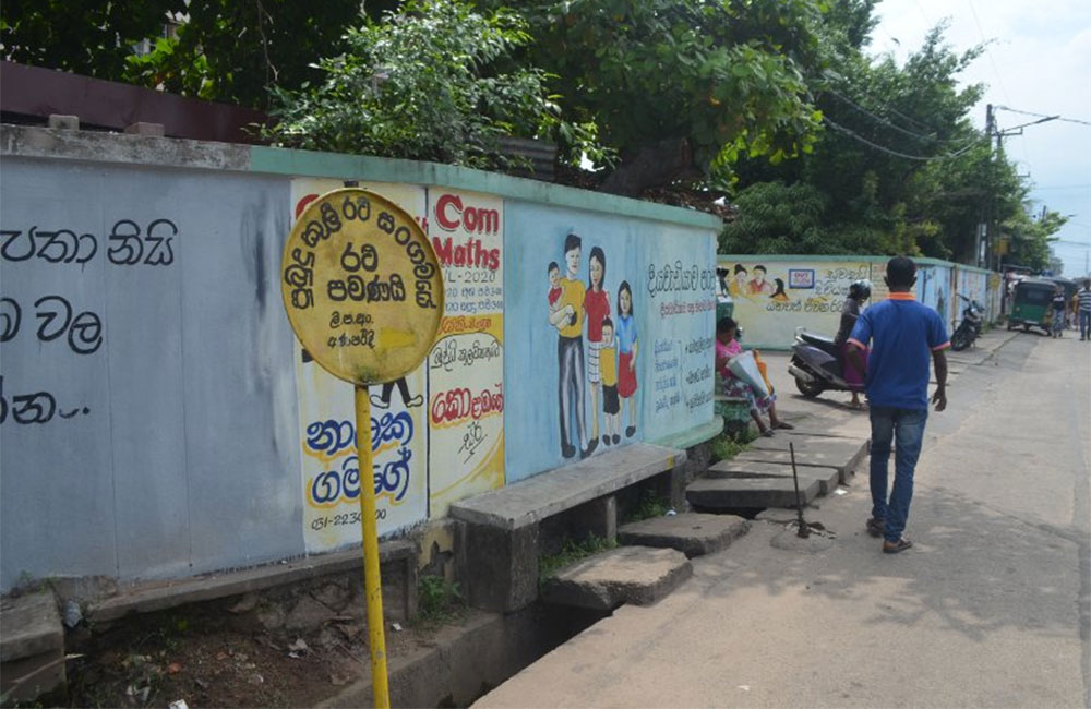 අනවසරයෙන් පාසලට ගිය රොයිටර් මාධ්‍යවේදියකු අත්අඩංගුවට !