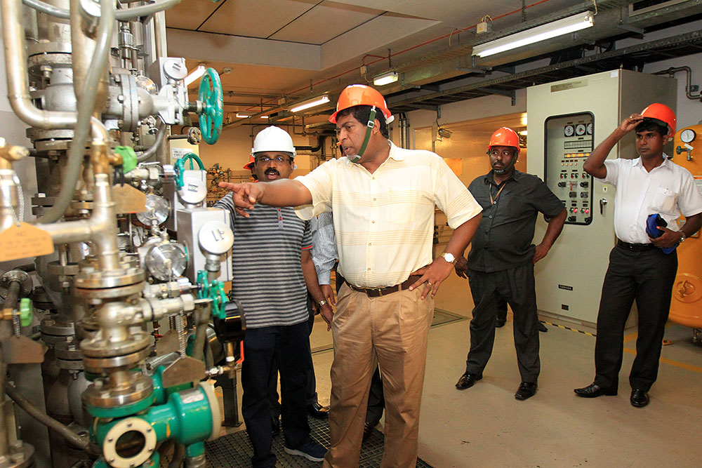 බාල වැඩ එපා - ඇත්තට මුහුණ දෙමු - දක්ෂයට තැන දෙමු - ඇමති රවී !