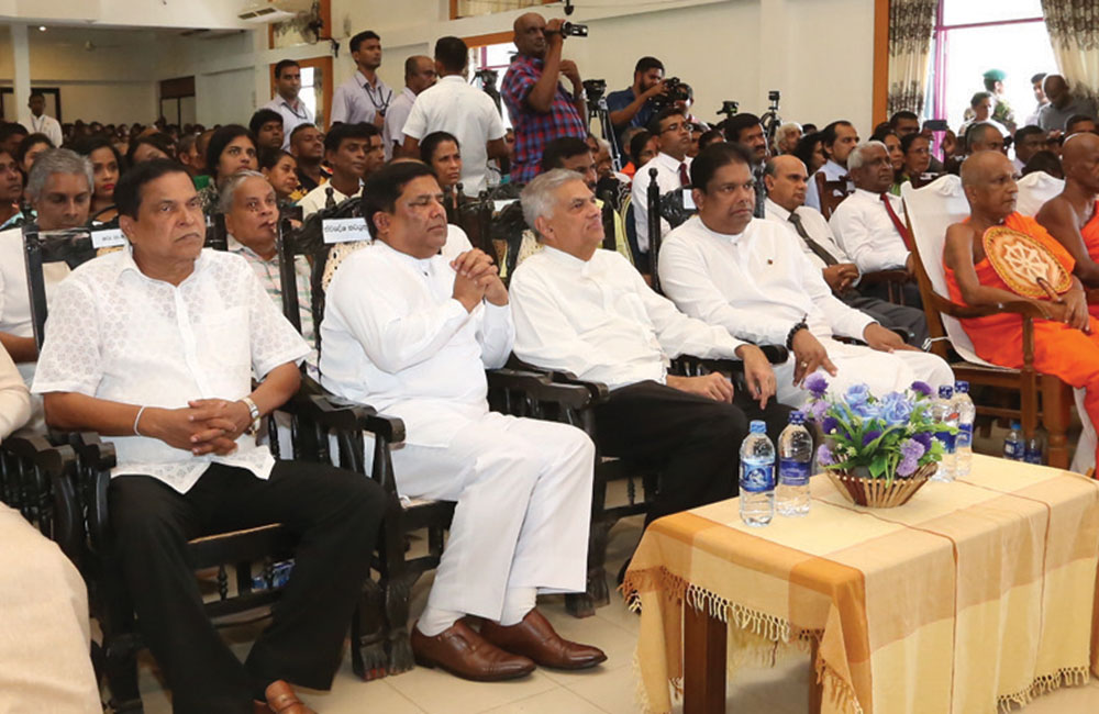 පාස්කු ප්‍රහාරය ගැන පාර්ලිමේන්තු තේරීම් කාරක සභාවක් : අගමැති සූදානම් !