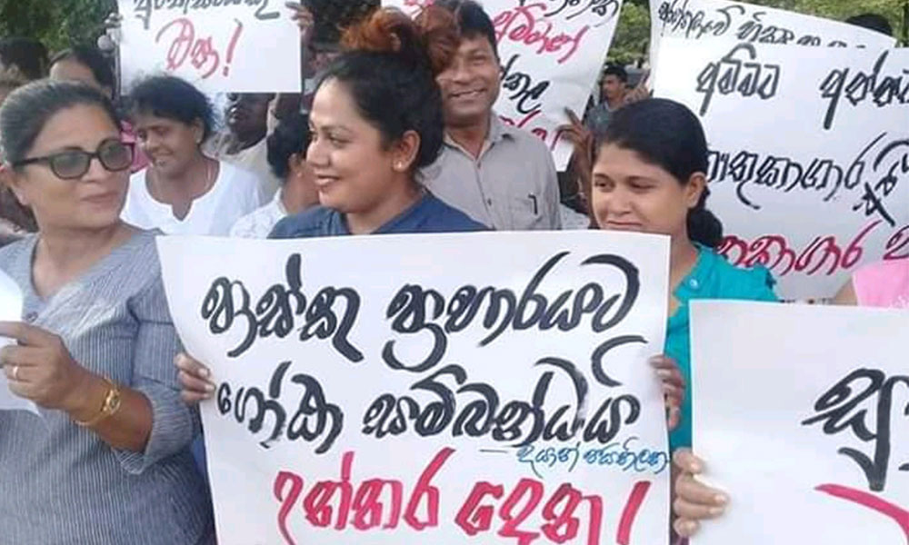 පාස්කු ප්‍රහාරයට ගෝඨා සැකයි : විරෝධතා වලදී චෝදනා !