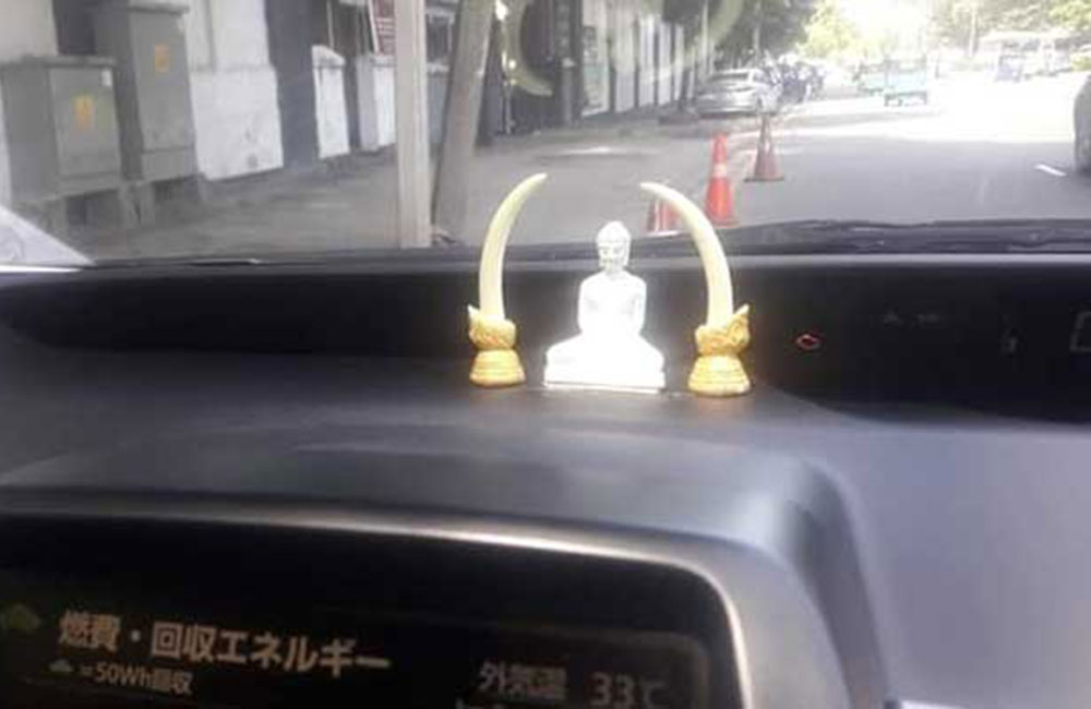 වාහන Dash Boardවල බුදු පිලිම තහනම: 'ගොට්ටන්ගේ මඩක්' 