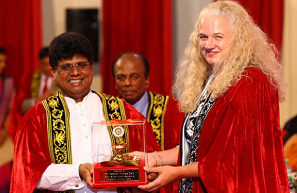 නෝර්වීජියානු තානාපති ට්‍රිනා යුරන්ලි මහනුවර සංචාරයක