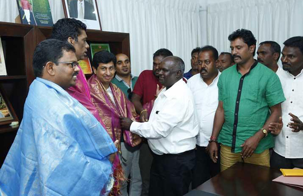 ලංසුව වැඩිවී තොණ්ඩා නවතීයි : ප්‍රබල ක්‍රියාකාරීන් රැසක් දිගම්බරන්ට !