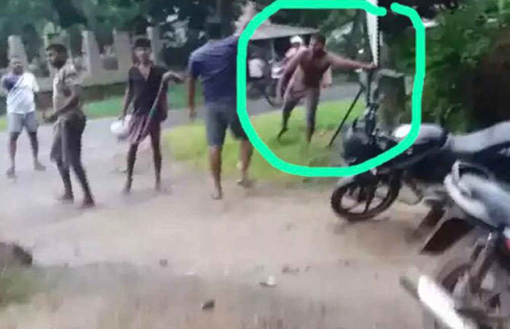 පොහොට්ටු භීෂණය හම්බන්තොටින් වීදි බසියි : මෙන්න ජායාරූප සාක්ෂි !  