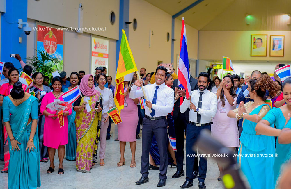 කටුනායක ගුවන්තොටේ ෆ්ලෑෂ් මොබ් (Flash Mob) එකක්!