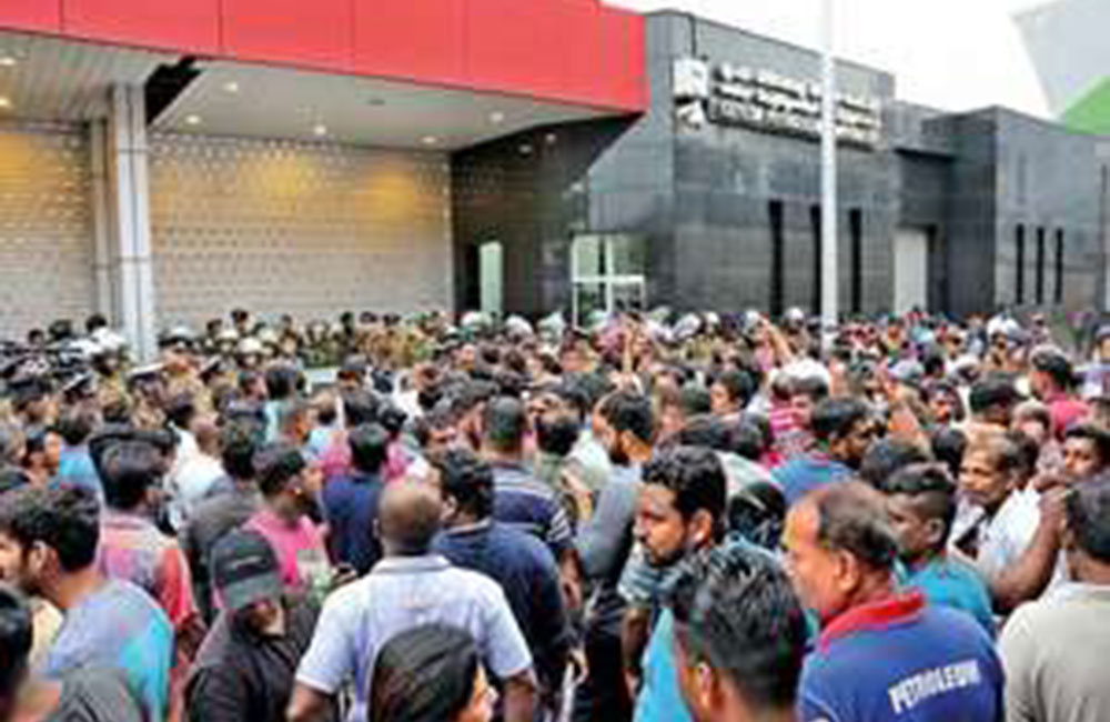 ඛනිජ තෙල් සංස්ථා බිමේ මරු නැටූ පොහොට්ටු මන්ත්‍රී හිරේ !