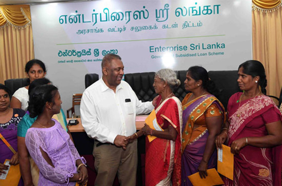 දිස්ත්‍රික්ක 12ක කාන්තා ක්ෂුද්‍ර මූල්‍ය ණය රුපියල් කෝටි 125ක් කපා හැරේ !