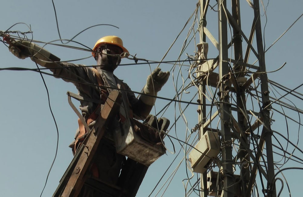 2018 වසරේ විදුලි හොරු 2522ක් නීතියේ රැහැනට !