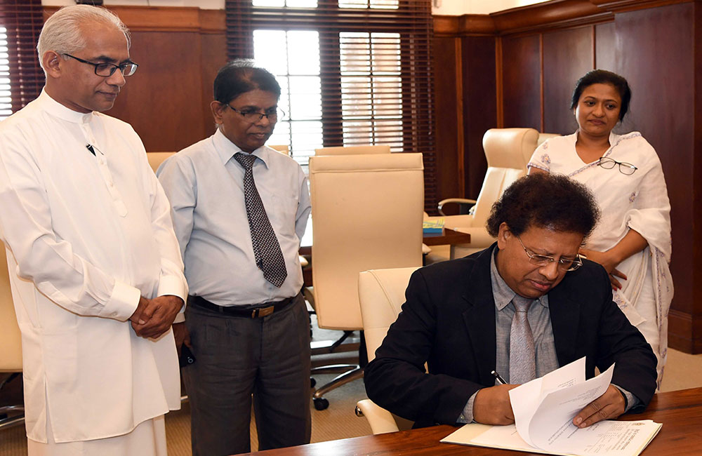 මුදල් රාජ්‍ය ලේකම් ලෙස සුජාන් වැඩ අරඹයි !