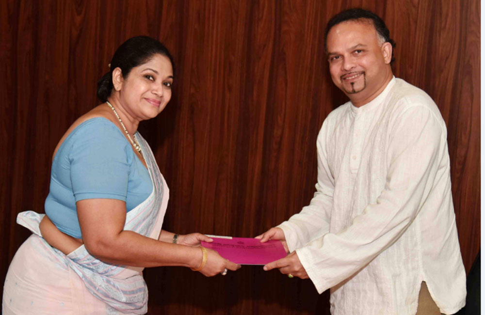 රබර් පර්යේෂණ ආයතනයේ මුල් පුටුව විශාකාට !