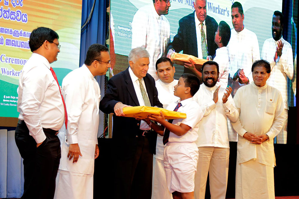 බස්නාහිර පළාතේ විගමණික ශ්‍රමිකයින්ගේ දරුවන්ට ලක්ෂ 199ක ශිෂ්‍යාධාර !