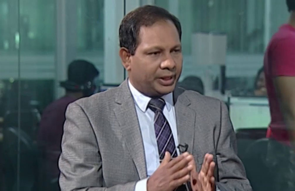 අමාත්‍යාංශ ලේකම් ඇමැති අර්ජුනට උඩින් යයි - දූෂණ චෝදනා ඇති නිලධාරීයාව රකින්න වැඩ !