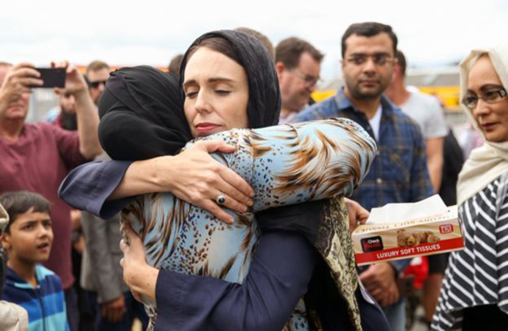 ජාතිවාදයට එරෙහි සටනට එක්වන්න - නවසීලන්ත අගමැතිනිය ඉල්ලයි !