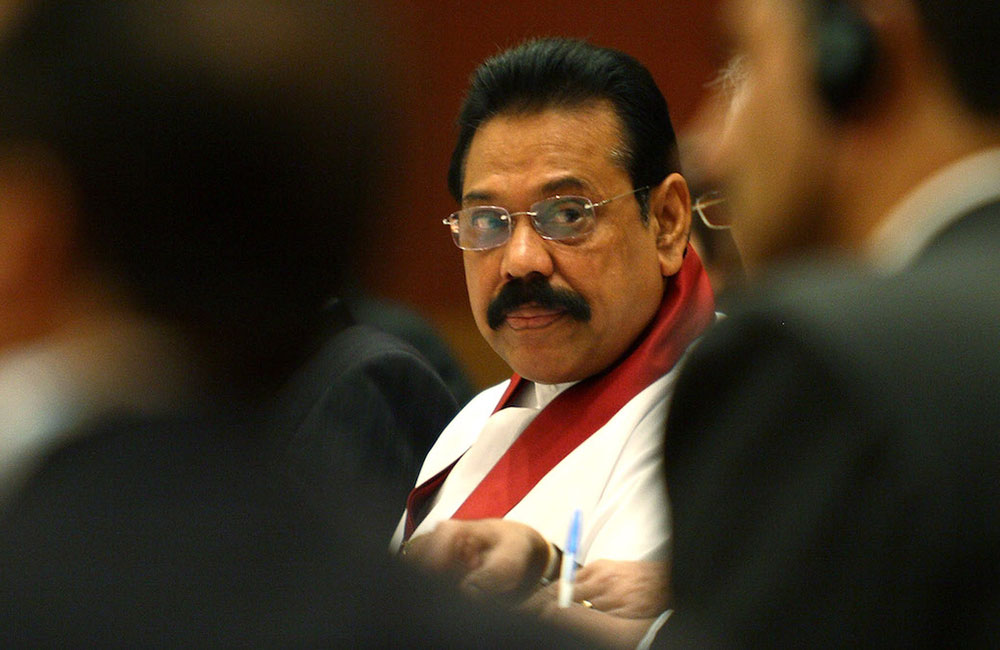 අගමැති වෙන්න ගිය මහින්දට : විපක්ෂනායක කාර්යාලයත් නෑ - නිල නිවසත් නෑ !