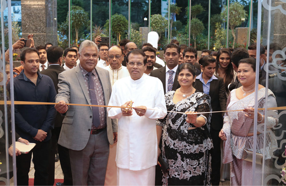 රට බෙදීමට එරෙහිව : චතුරිකා - ඩඩ්ලි දේශපාලනයට !