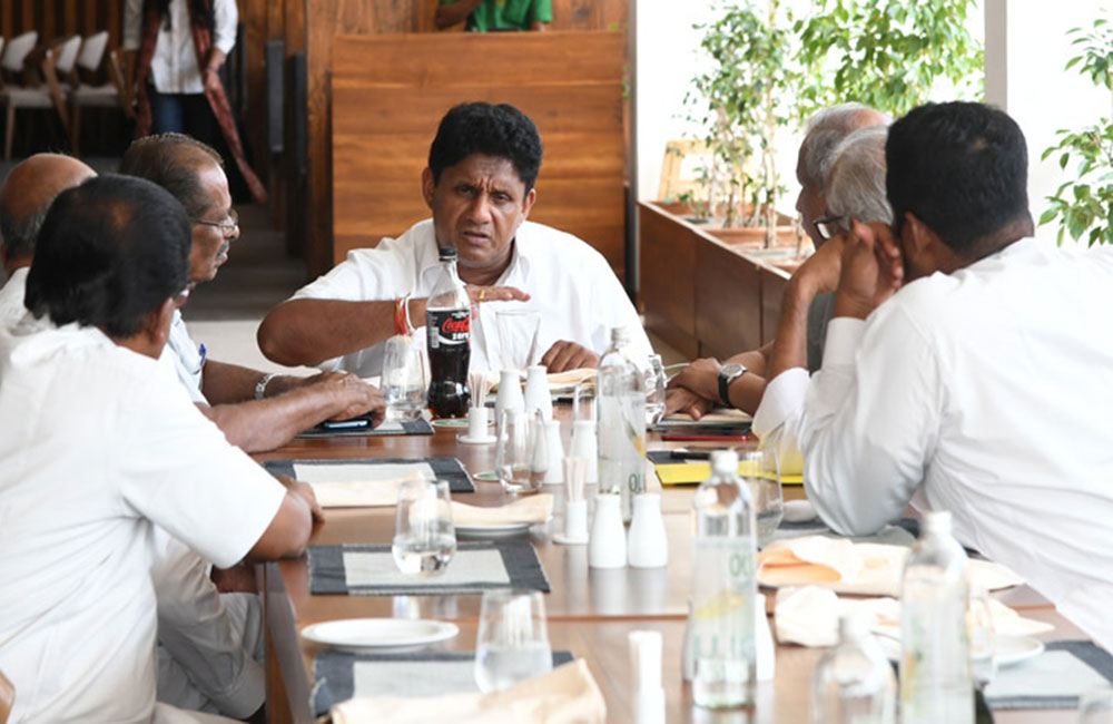 ප්‍රජාතන්ත්‍රවාදය නුහුරු අය එජාපයේ අර්බුදයක් ඇතැයි සිතනවා - සජිත් 