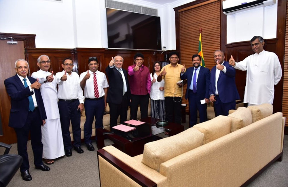 එජාපය ප්‍රමුඛ සන්ධානයේ සියළු නායකයන් සජිත්ව ඒකමතිකව පිළිගෙන !