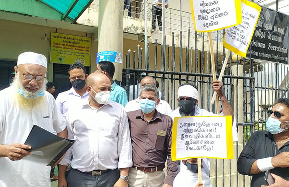  භූමදාන අයිතිය ඉල්ලන පිය පුතු දෙදෙනාගේ පා ගමනට උසාවි තහංචියක් !