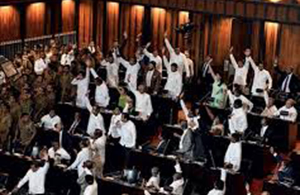 මිලිටරි රජයක ප්‍රමාණ මුද්‍රා මතුවෙමින් පවතී : රත්නජීවන් හූල් ලියයි !