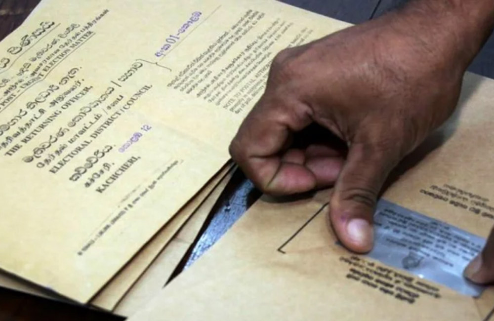 තැපැල් ඡන්ද අයදුම්පත්‍ර නිකුතුව පවා අවධානම් නේද ? මැකොසට ලිපියක් !