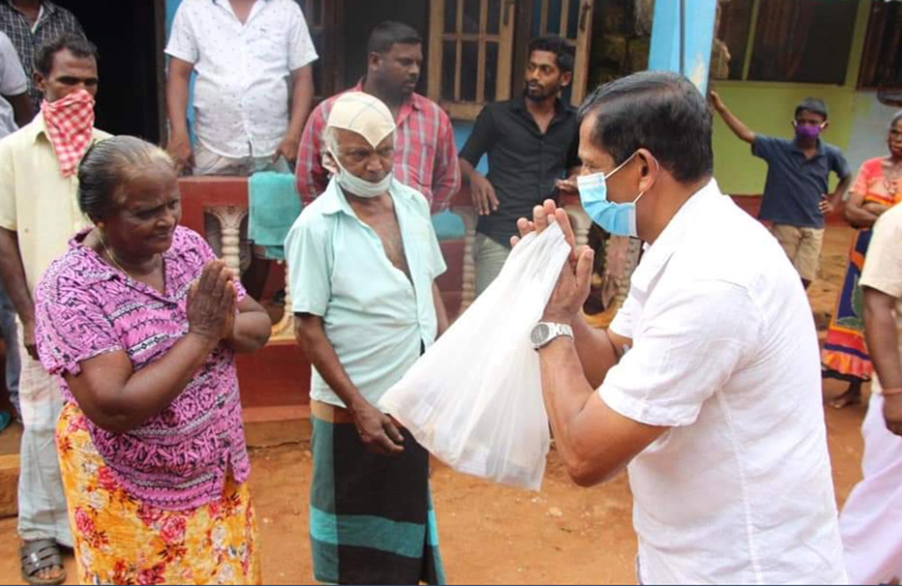 කොරෝනා අස්සේ මනාප හොයා පිස්සු කෙළින : වියත් මගෙන් පැමිණි මහනුවර අපේක්ෂකයා !