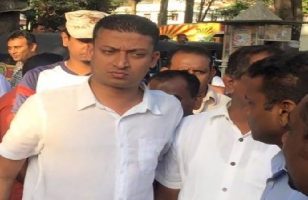 දිලුම්ගේ ගෝලයන්ගෙන් තවත් ගිනි කෙළියක් : මනාප පොරේ ඉස්මුරුත්තාවට !