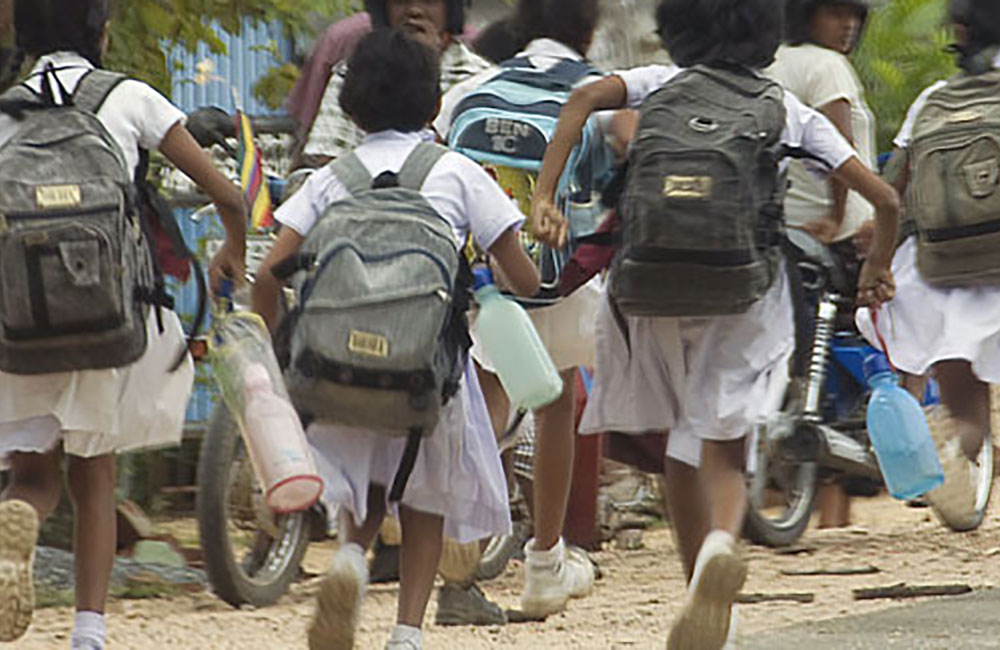 පාසල් පද්ධතිය අනතුරේ - ගුරු සංගමය 