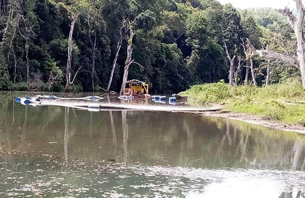 සොරගුනේ වැලි ජාවාරම පිටුපස ආණ්ඩුවේ ප්‍රබලයෙක් !