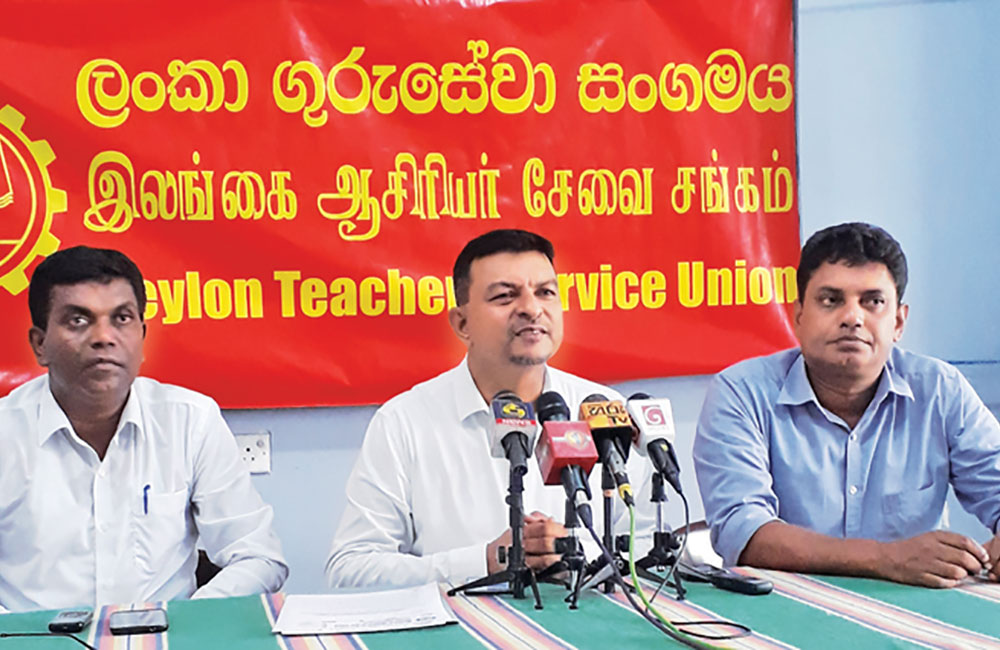 විදුහල්පතිවරුන් කොරෝනා නීති කඩලා !