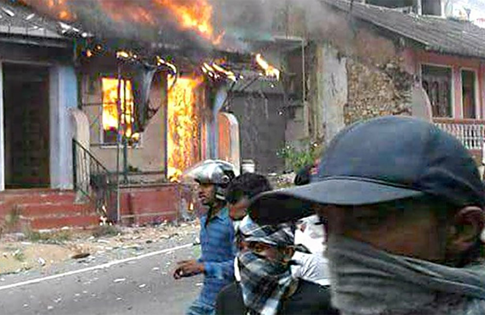 ශ්‍රී ලංකාවේ ජාතිවාදී ප්‍රහාරවලට පොලිසියත් හවුල් බවට USA වාර්තාවක්  !