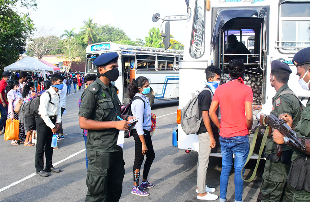 වමේ විරෝධය ඵලදරයි : කටුනායක සේවකයන් නිවෙස් වෙත යැවීම ඇරඹේ !