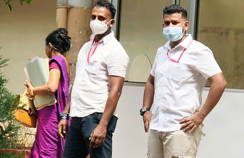 අත්තනගල්ල මහේස්ත්‍රාත් උසාවියට අනවසරයෙන් ඇතුළු වූ මැරයන්! (වීඩියෝ)