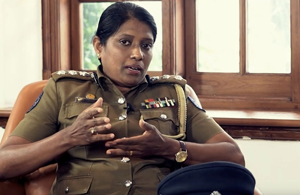 නියෝජ්‍ය පොලිස්පතිනිය වෙනුවෙන් : පාර්ලිමේන්තු මන්ත්‍රීවරියන්ගේ සන්සදයත් පෙරට !