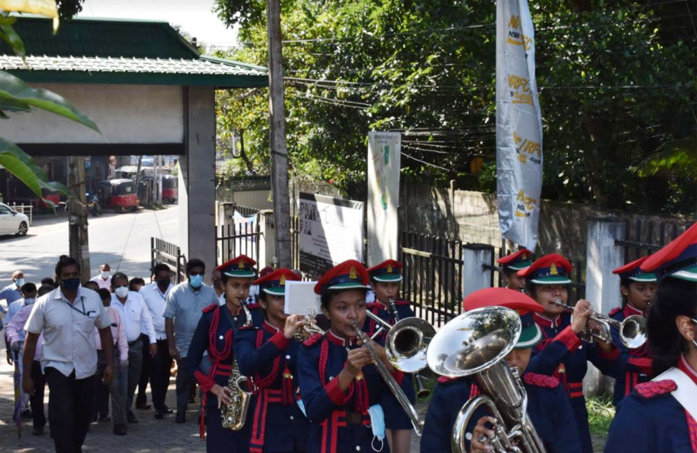 කෙහෙලියගේ උත්සවයෙන් පස්සේ පාසල්වල උත්සව තහනම් වෙයි !