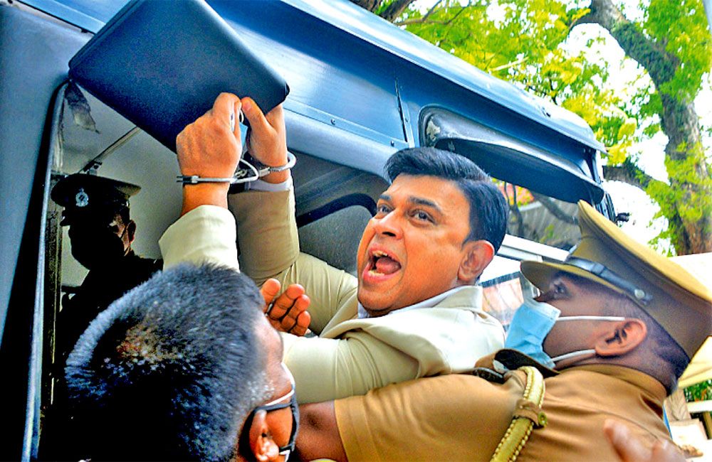 රන්ජන් සටන අත්නොහරී !