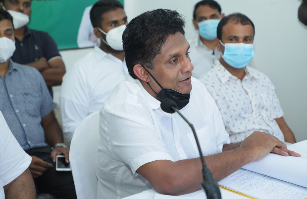  තමන්ට පෙර රට කියලා පපුවට ගහගත්ත සමහර පාලකයෝ ජනතාවට පෙර එන්නත ගහගෙන !