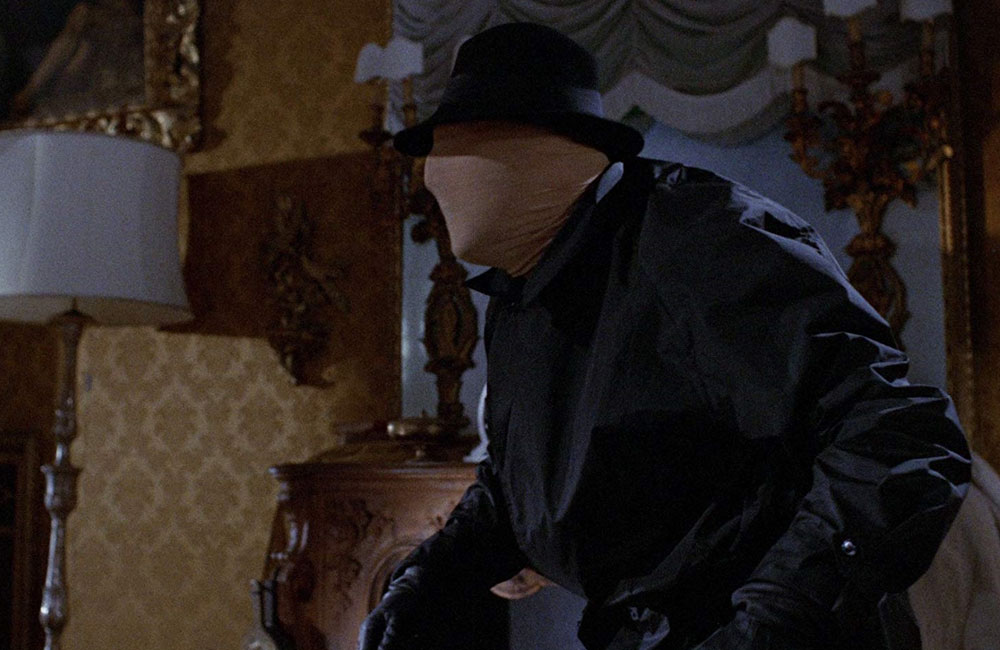 ආණ්ඩුවේ යකඩත් උණුකරමින් - ඉහළ නිලධාරියෙකුගේ අතිශය සමීපතමයකුට වටිනා  ත්‍යාගයක් !