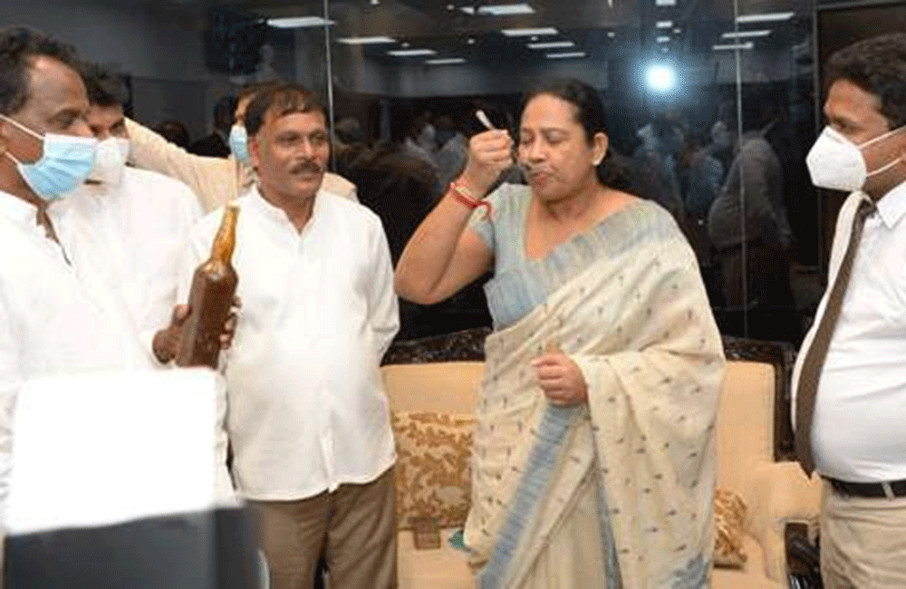 පවිත්‍රාට කොරෝනා හැදුණු හේතුව ධම්මික කියයි !