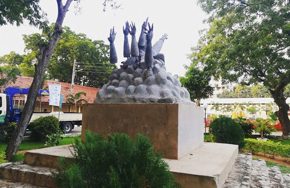 යාපන සරසවියේ ස්මාරකය 'ඩෝසර්' කළ හේතුව මෙන්න? 