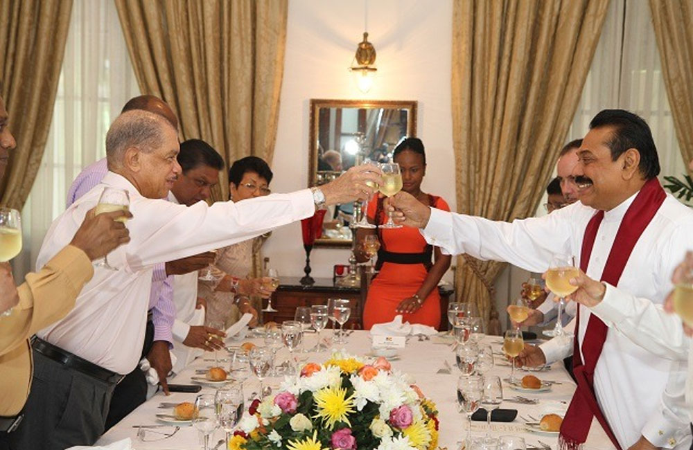 සීෂෙල්ස් මහ කොමසාරිස් ධූරයට පවුලේ ඥාතියෙක් !