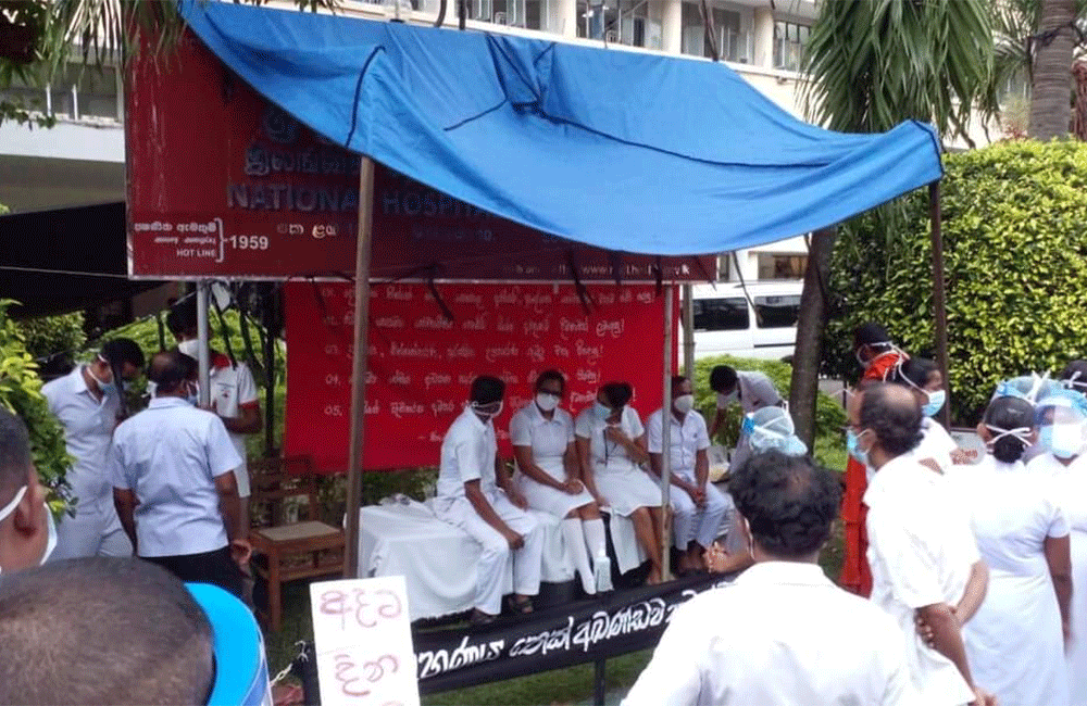  ආණ්ඩුවේ දෙබිඩි බෙදීමක් : සෞඛ්‍ය වෘත්තීය සමිති වෘත්තීය ක්‍රියාමාර්ගවලට !