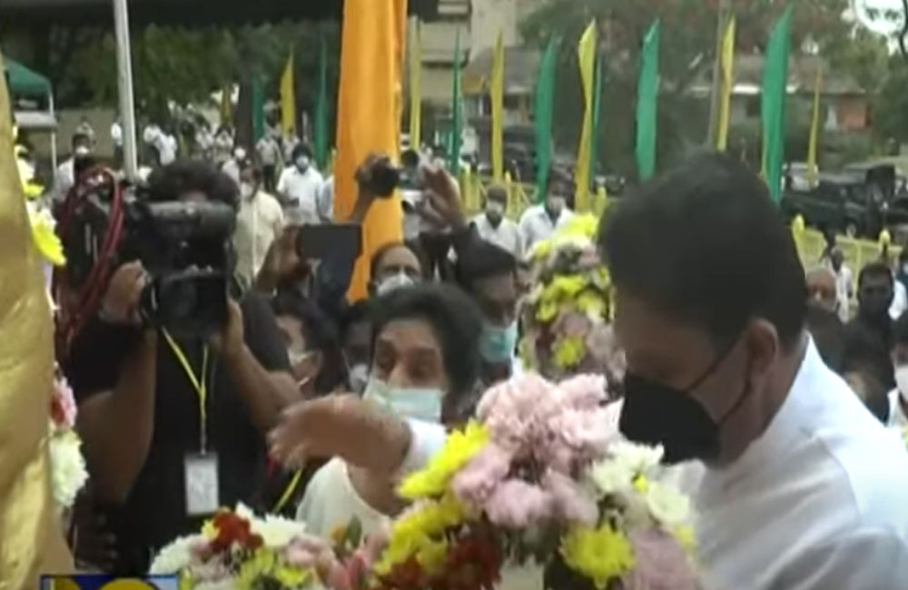 සියලු උත්සව තහනම් වූ මැයි 1 වෙනිදා : ප්‍රේමදාස සමරුව පැවැත්වූයේ කොහොමද ?