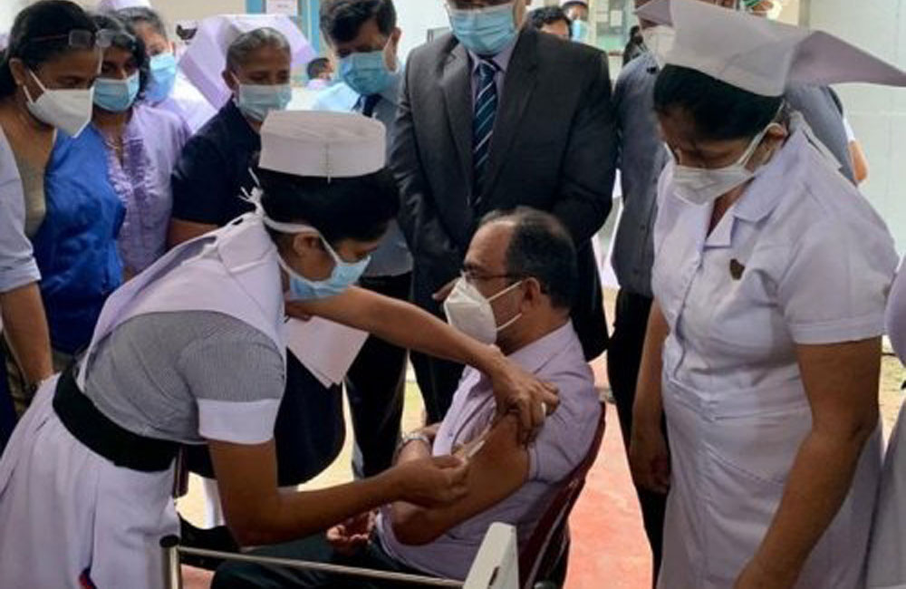 ඉන්දියාවේ සීරම්  අපට පල නොකියා පළා බෙදනවාද? දේශීය කොවිඞ් එන්නත් වැඩසටහන අර්බුදයකට ලක්වන ලකුණූ!!!