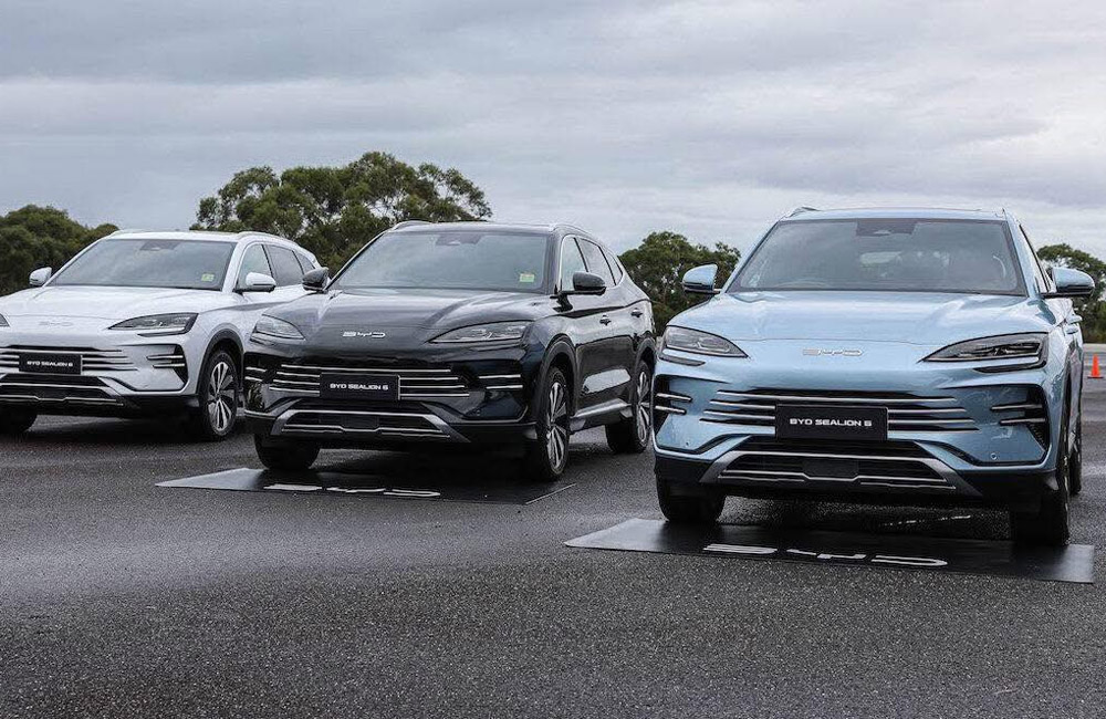 BYD වාහන 506ක් මුදා හැරීමට රේගුව අධිකරණය හමුවේ එකඟවෙයි