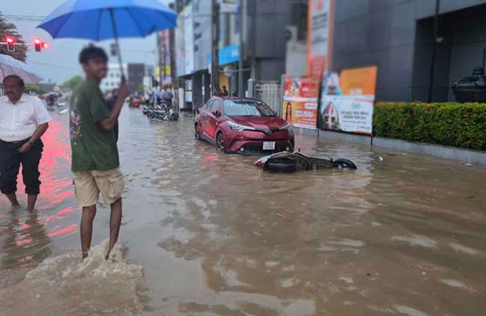 ගාල්ලේ මාර්ග යටවෙයි