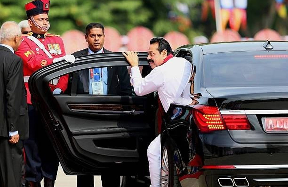 මහින්දගේ වෙඩි නොවදින රථය භාරදෙයි