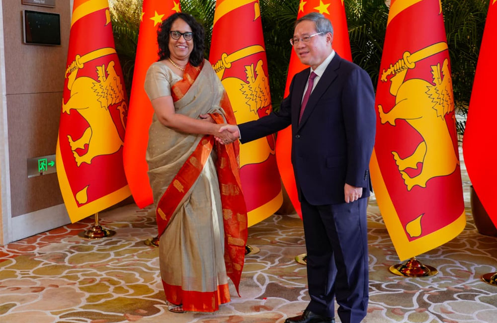 අග්‍රාමාත්‍ය හරිණි අමරසූරිය සහ මහජන චීන සමූහාණ්ඩුවේ රාජ්‍ය කවුන්සිලයේ අග්‍රාමාත්‍ය Li Qiang අතර හමුවක්