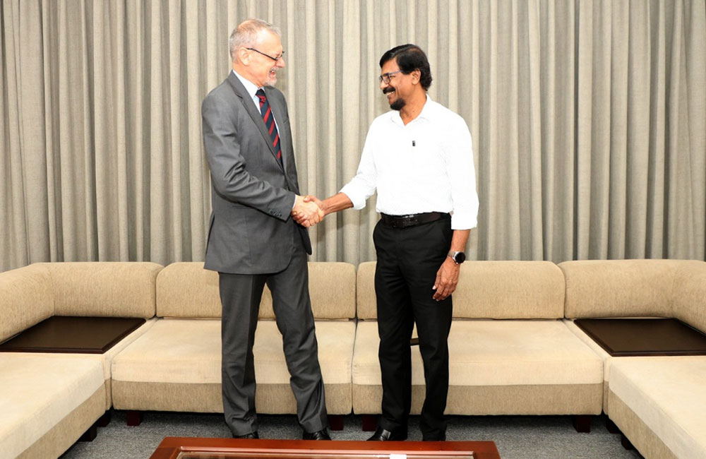 ප්‍රංශ තානාපති සහ ජවිපෙ ප්‍රධාන ලේකම් අතර හමුවක්