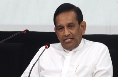 'උතුරෙත් දකුණෙත් මැරුණේ අපේ මිනිස්සු'